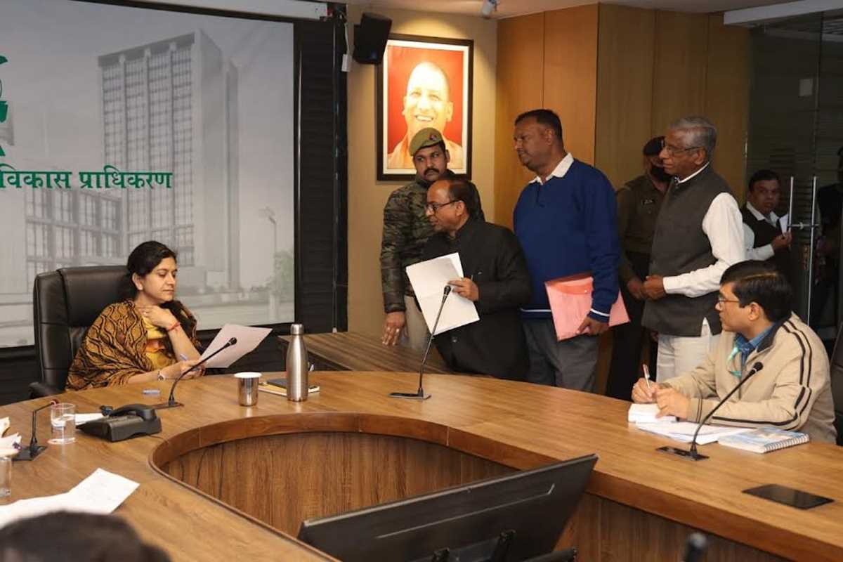 जन शिकायतों के निस्तारण में लापरवाही पर सीईओ ने लगाई फटकार